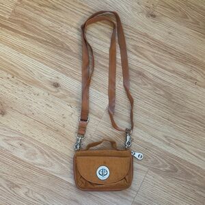 Baggallini Crossbody Wallet ✨